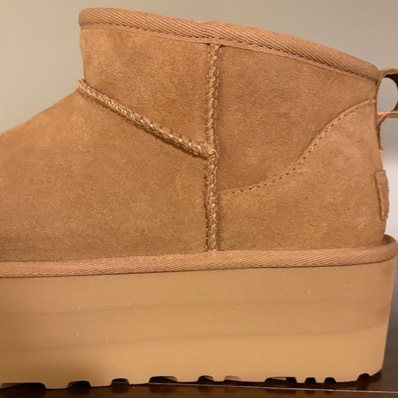UGG Women’s Classic Ultra Mini Platform Boots - Picture 13 of 16